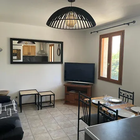 Avec Piscine En Provence Au Premier Etage D Tarascon
